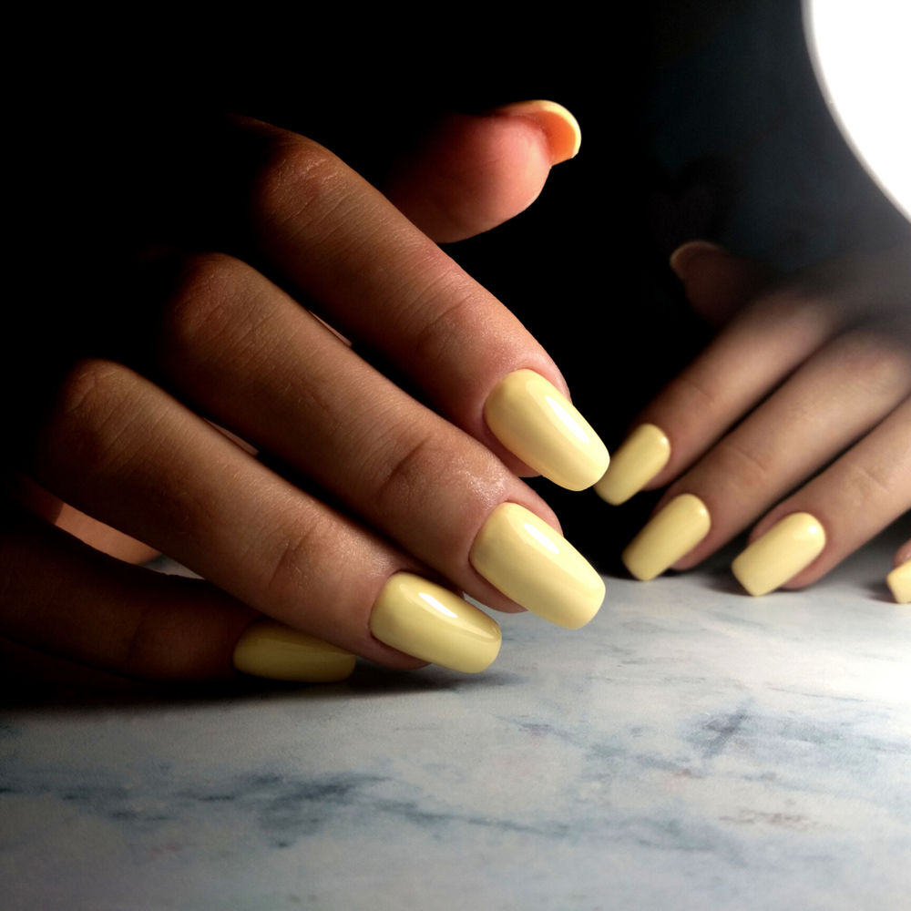 BIS Pure Nails gel polish 15 ml, 6711 Pale Yellow